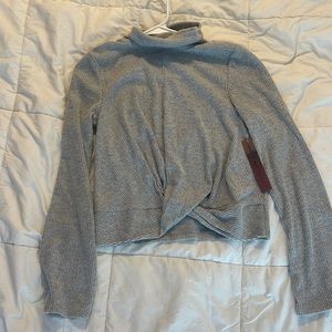 crossed bottom bunch neck sweater